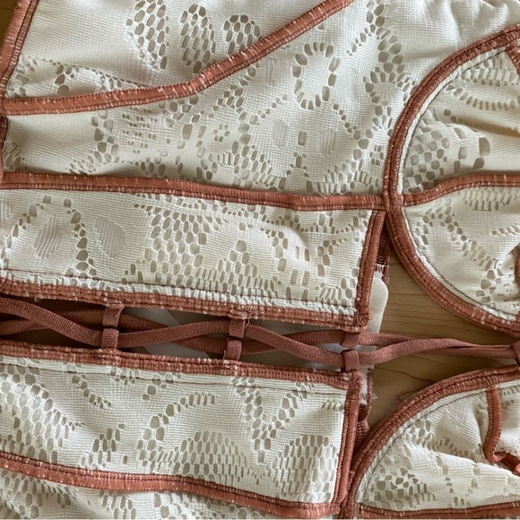 Out From Under Corsé Kiera Lace-Up Lace-Up Corset Top - Cream and Tan Coquette M - Picture 6 of 10